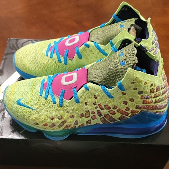 Lebron XVII AS PROMO sz 12.5 - Picture 2 of 4